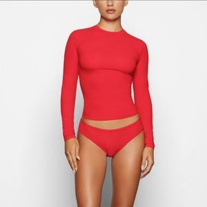 NWOT Skims Fits Everybody Long Sleeve Shirt